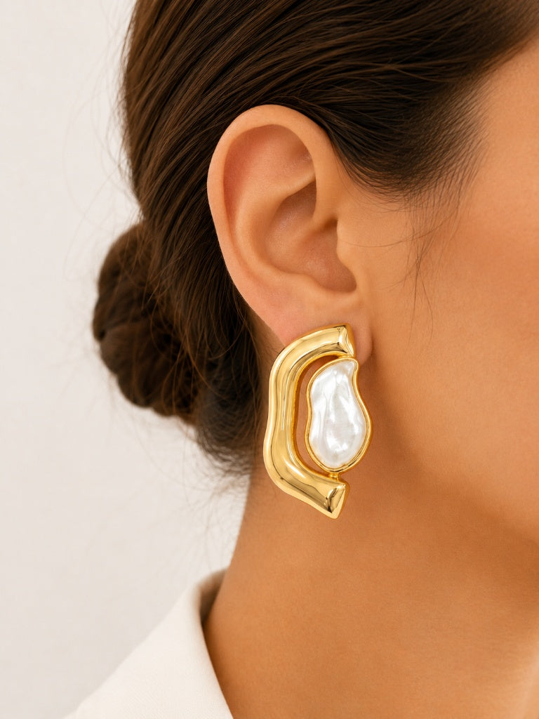 Brinco Orgânico Madre Pérola Ouro 18k