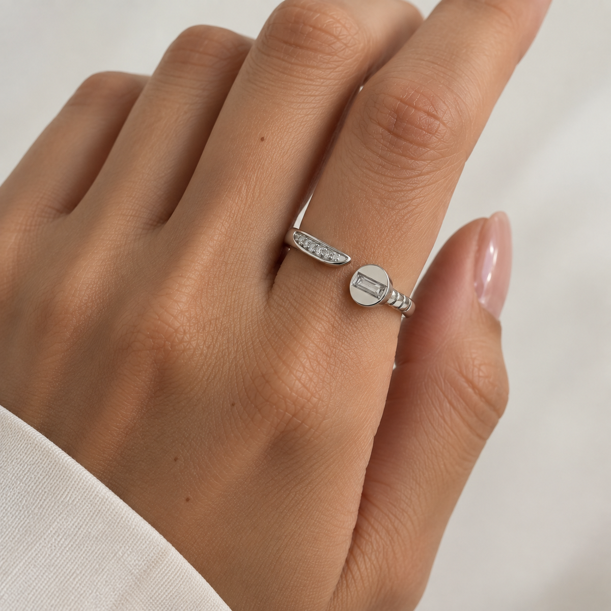 Anel Prego Inspiração Cravejado Regulável Ródio Branco