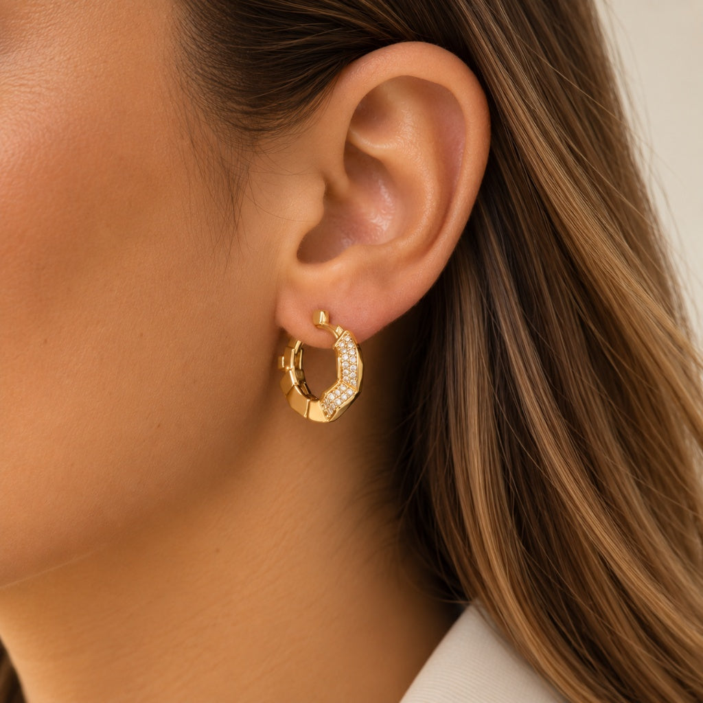 Brinco Celéstia Cravejado Médio Ouro 18k