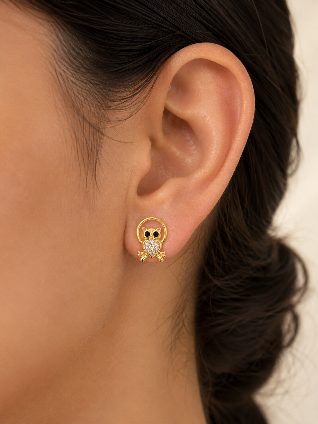 Brinco Corujinha Cravejada Olhos Ônix Ouro 18k