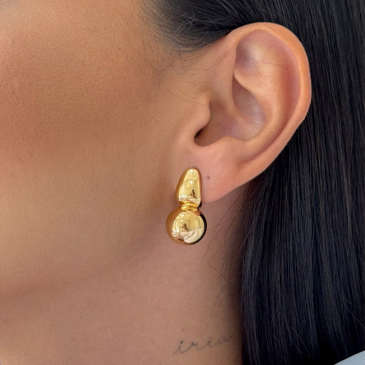 Brinco Duo Esculpido Folheado em Ouro 18K