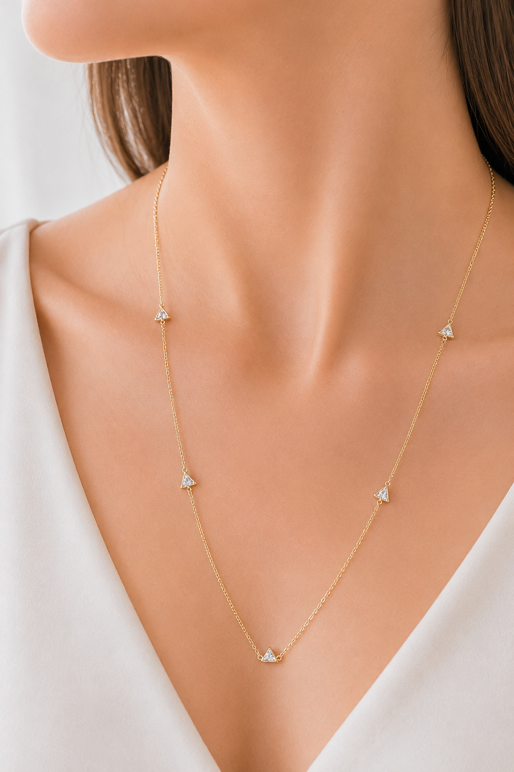 Colar Alongado Cartier com Triângulo Zircônia MontClair Ouro 18k