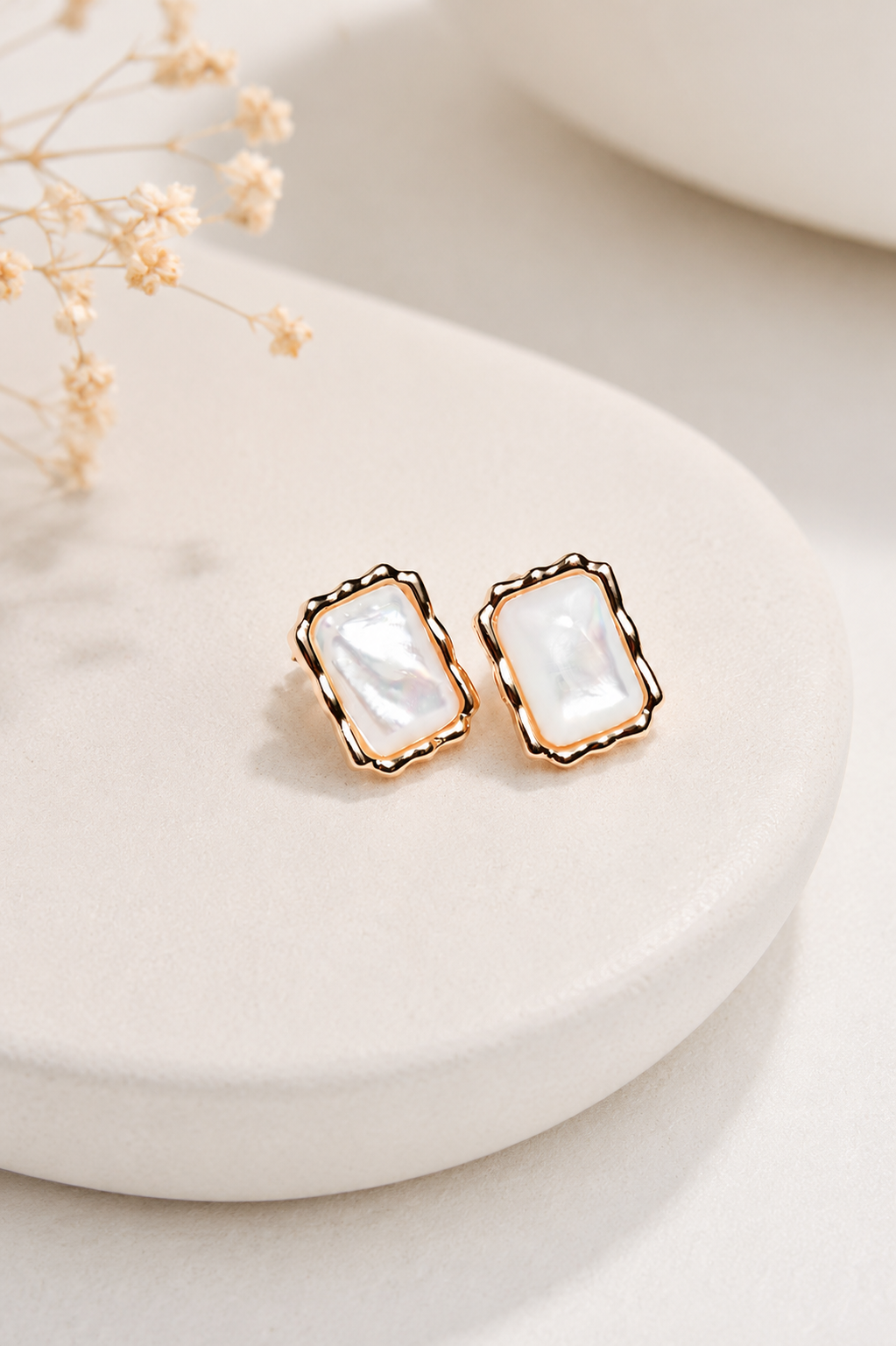 Brinco Rubra Coríndon Branco Leitoso Ouro 18k