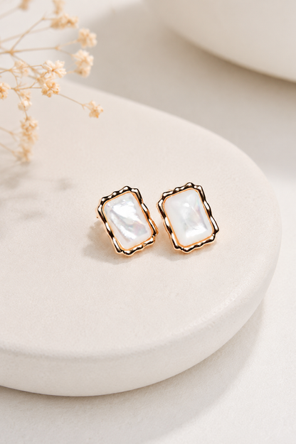 Brinco Rubra Coríndon Branco Leitoso Ouro 18k