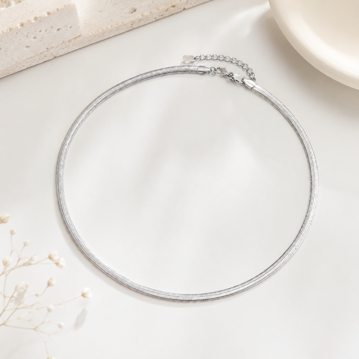 Choker Fita Laminada 4mm Ródio Branco