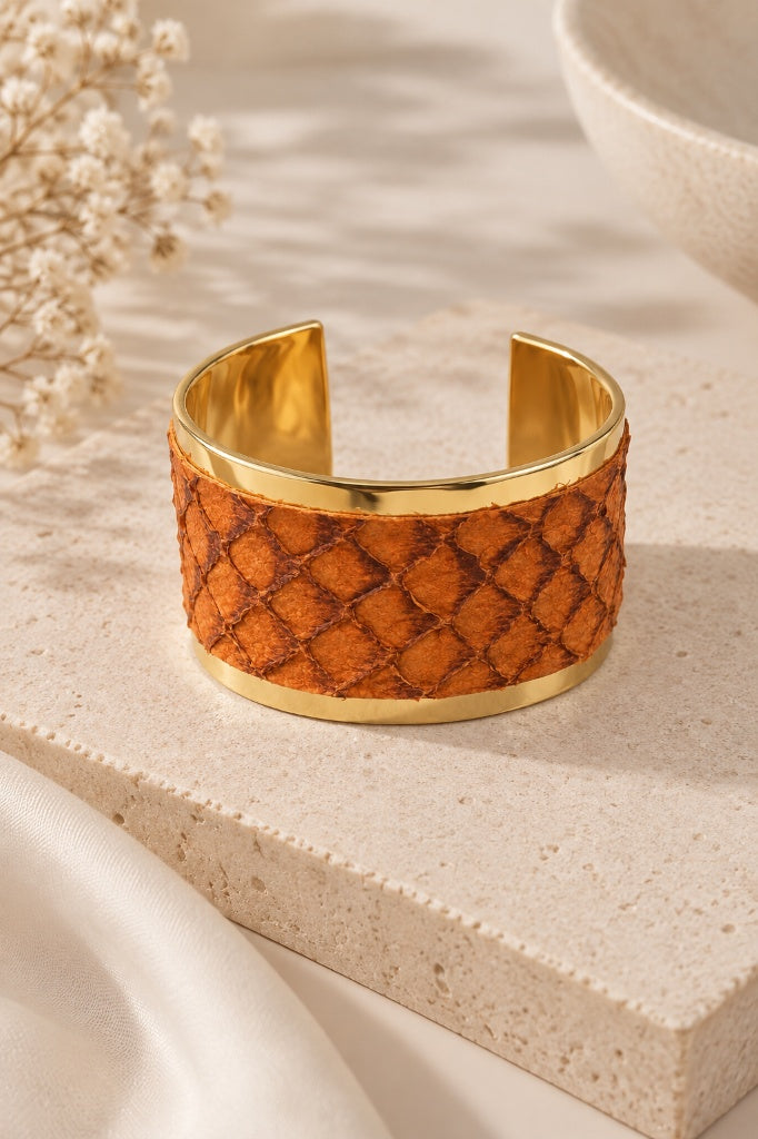 Scarlat SKU 15254 foto 2 | Bracelete Couro de Tilápia Ouro 18k