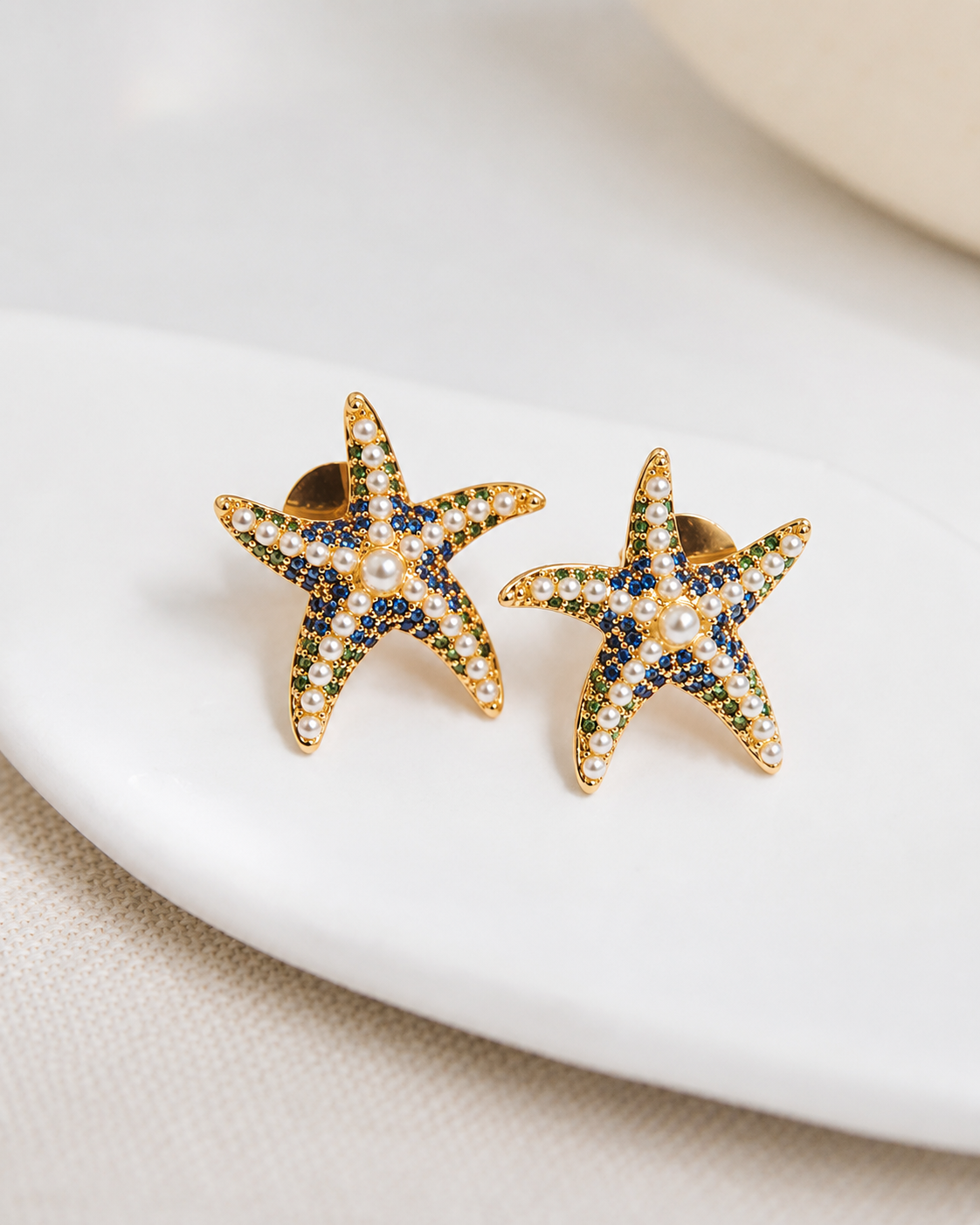 Brinco Ocean Queen Safira Azul com Esmeralda Ouro 18k