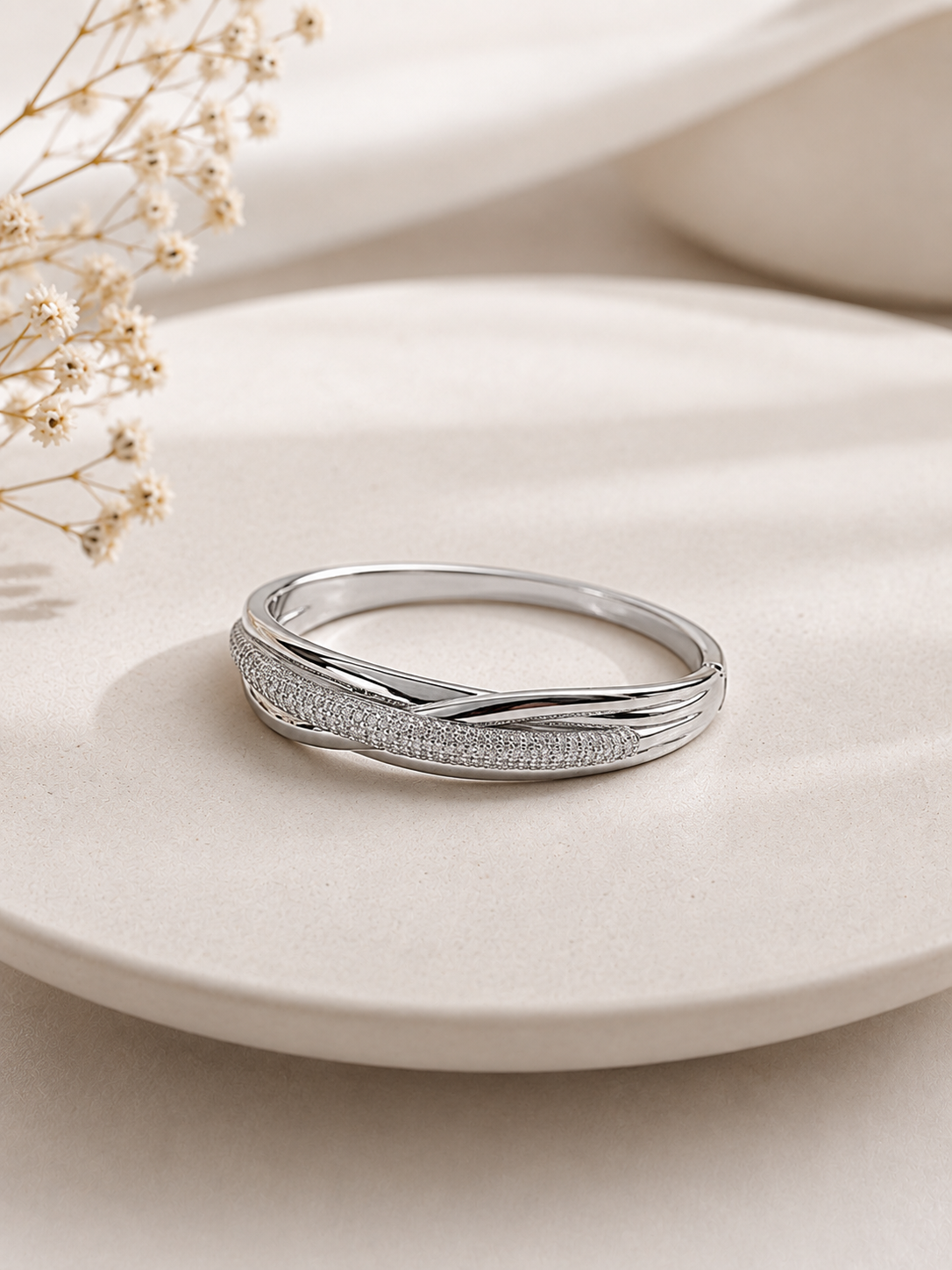 Bracelete Nuance Torcido com Zircônia Ródio Branco