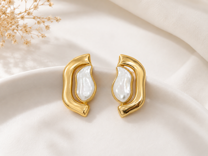Brinco Orgânico Madre Pérola Ouro 18k