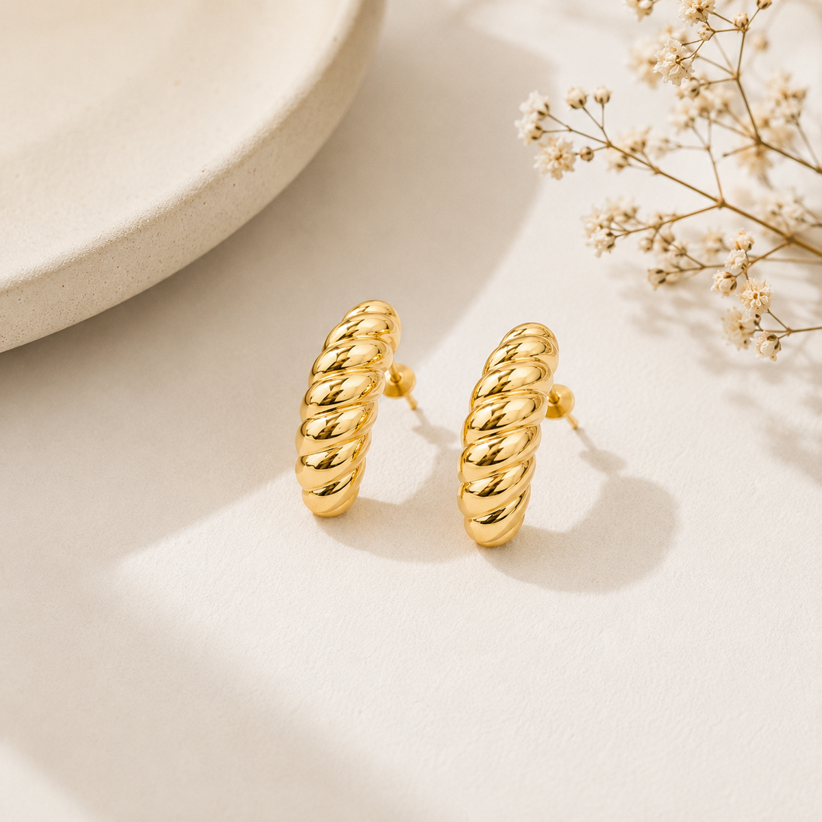 Brinco Ear Hook Croissant MontClair Ouro 18k