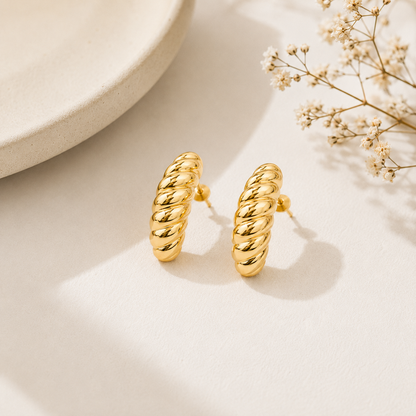Brinco Ear Hook Croissant MontClair Ouro 18k
