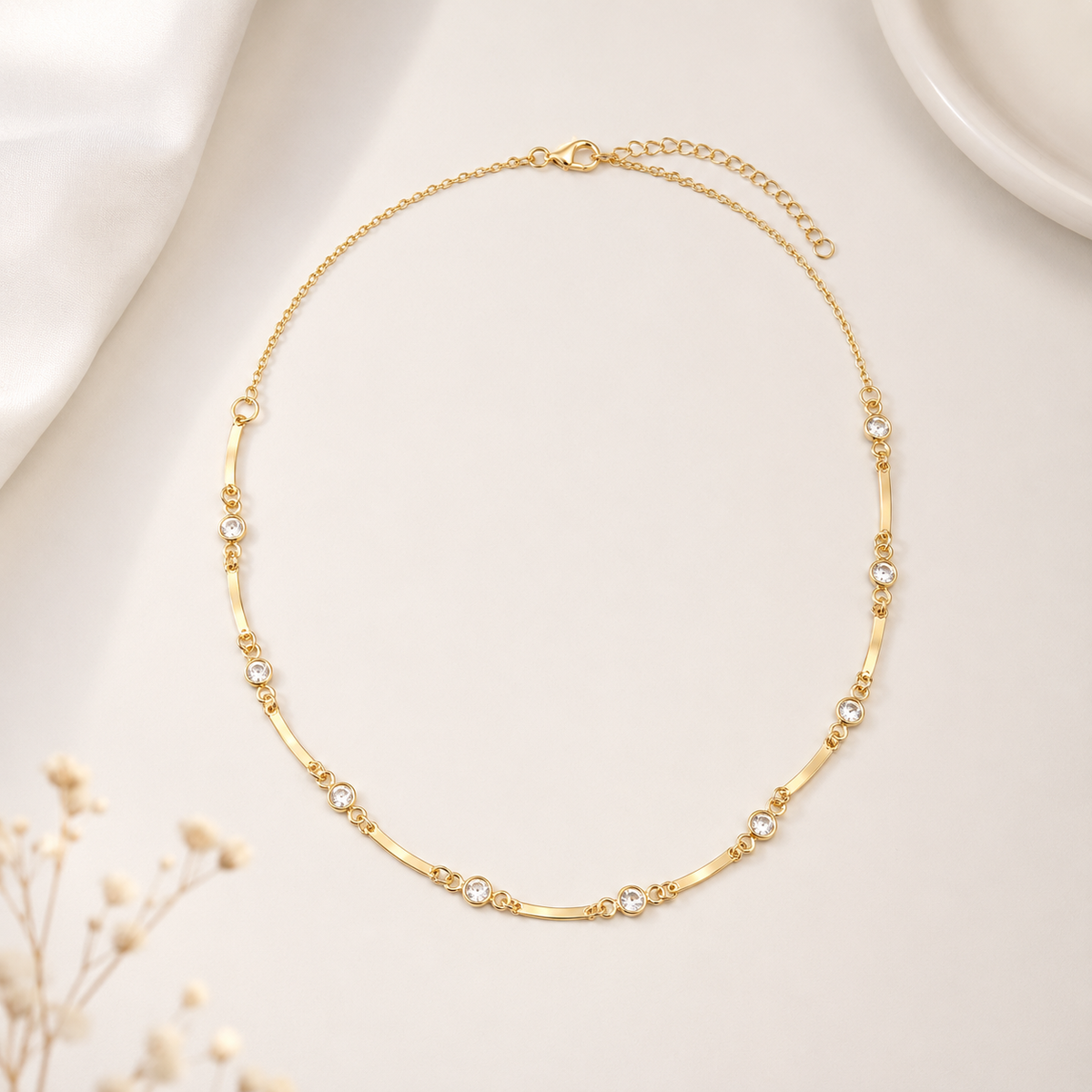 Choker Cartier Chapinha Comprida com Cravação Inglesa Ouro 18k