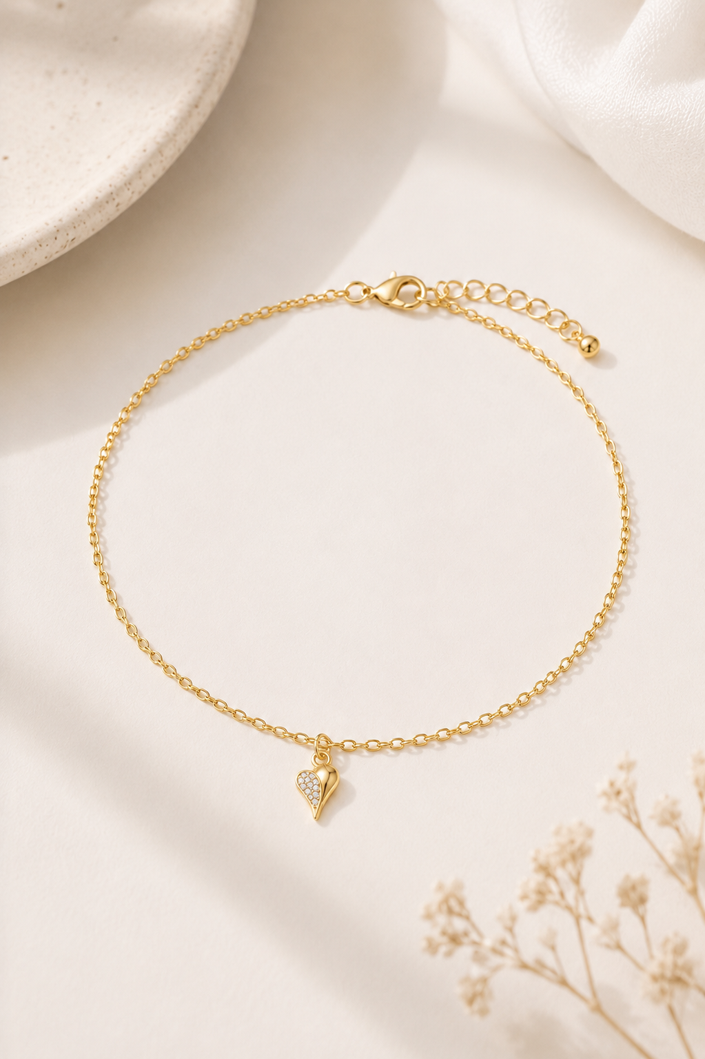 Tornozeleira Elo Coração com Coração Cravejado Ouro 18k