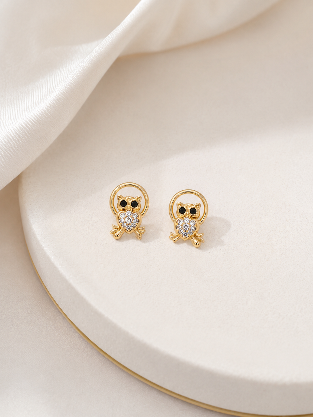 Brinco Corujinha Cravejada Olhos Ônix Ouro 18k