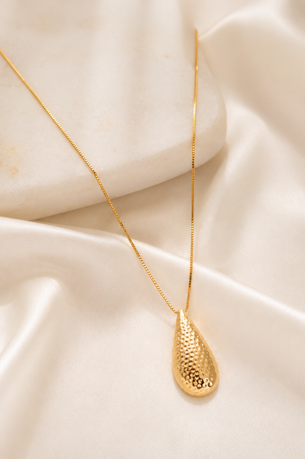 Colar Gota Martelada Ouro 18k