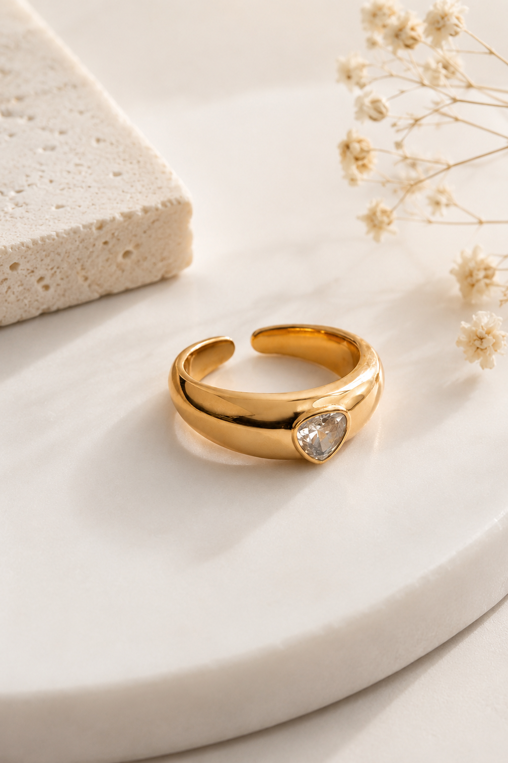 Anel com Zircônia Coração Regulável Ouro 18k