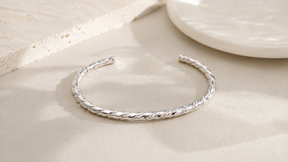 Bracelete Trabalhado Torcido Ródio Branco