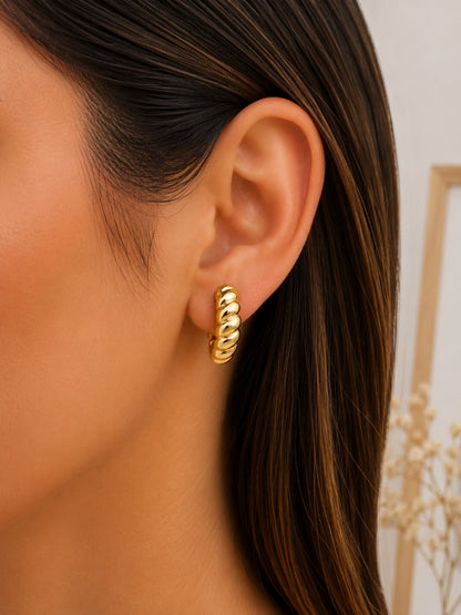 Brinco Ear Hook Croissant MontClair Ouro 18k