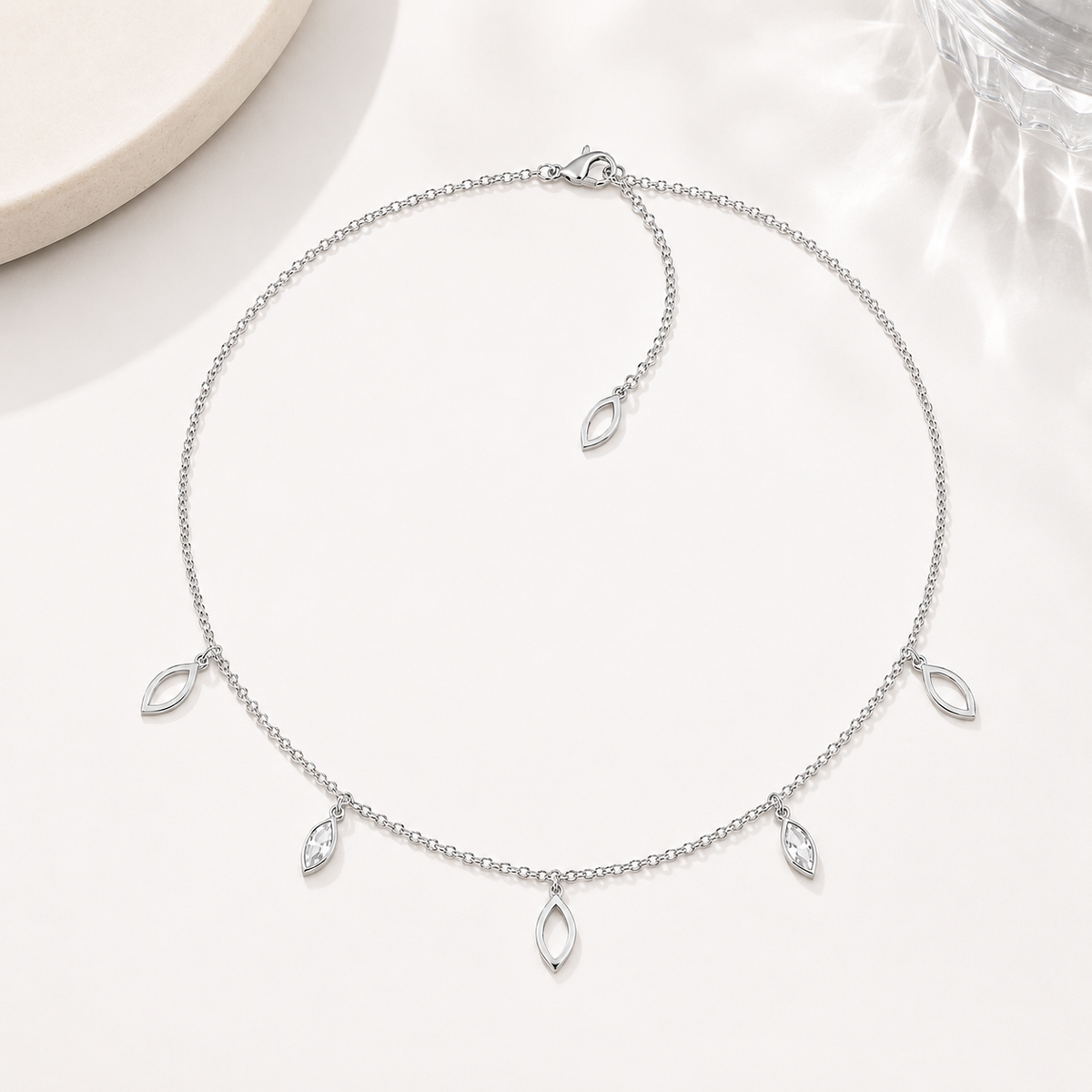 Choker Cartier Losango Vazado com Losango Zircônia Ródio Branco