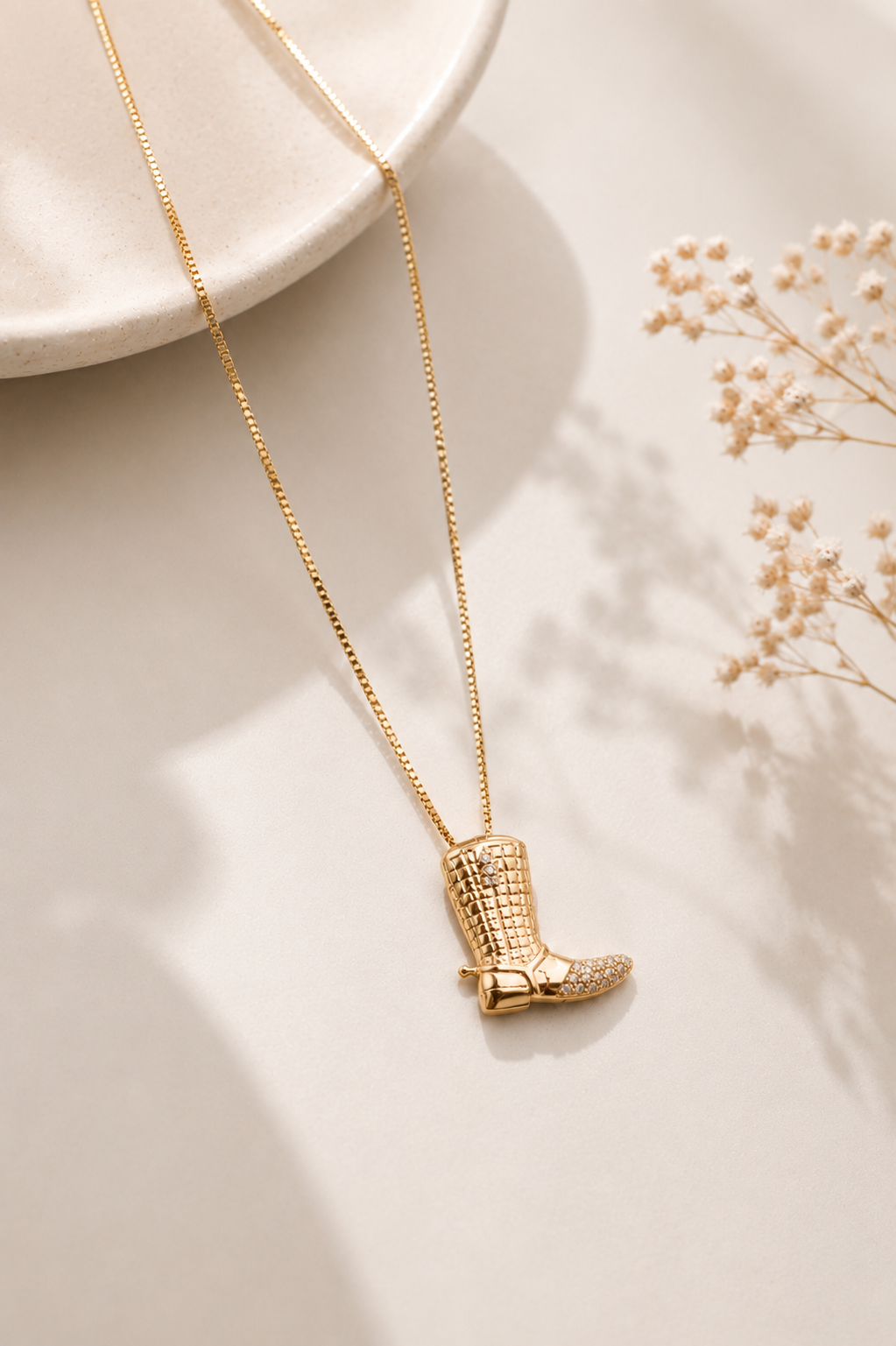 Colar Veneziana com Bota Cravejada Ouro 18k