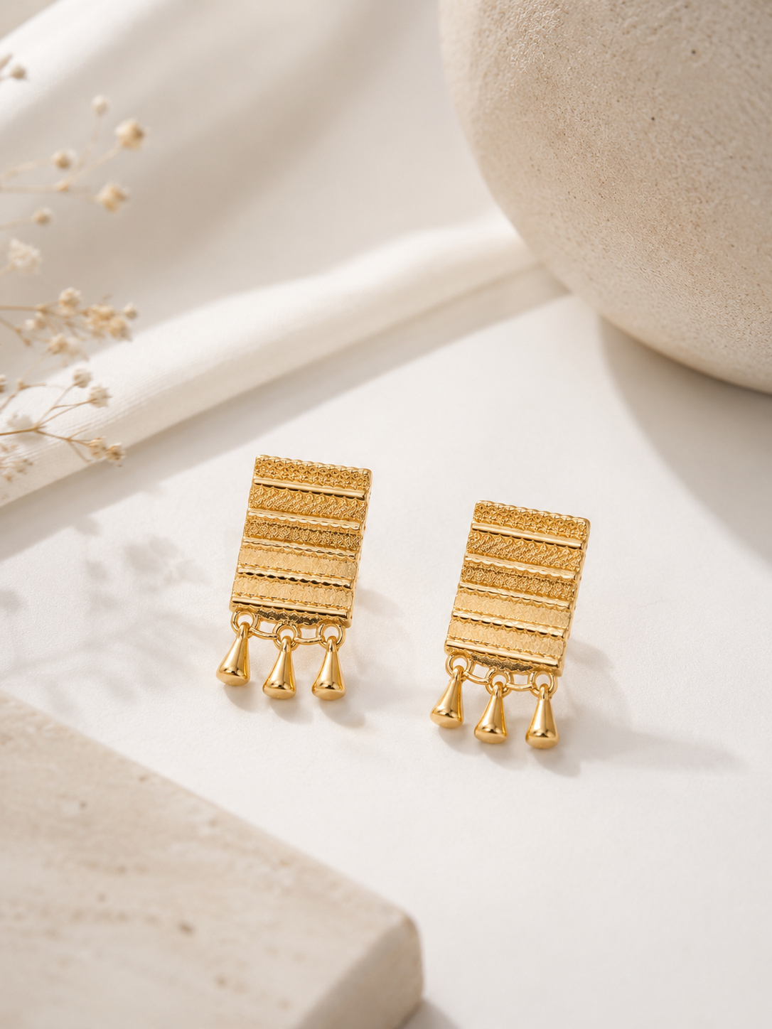 Brinco Artesanal com Gota Ouro 18k