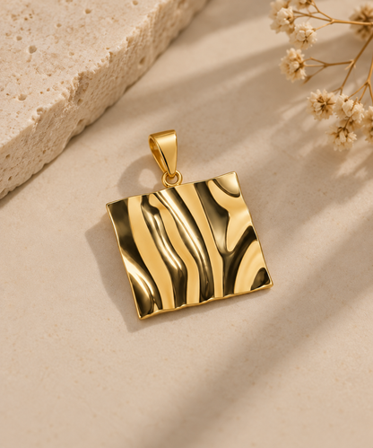 Pingente Quadrado Amassado Ouro 18k