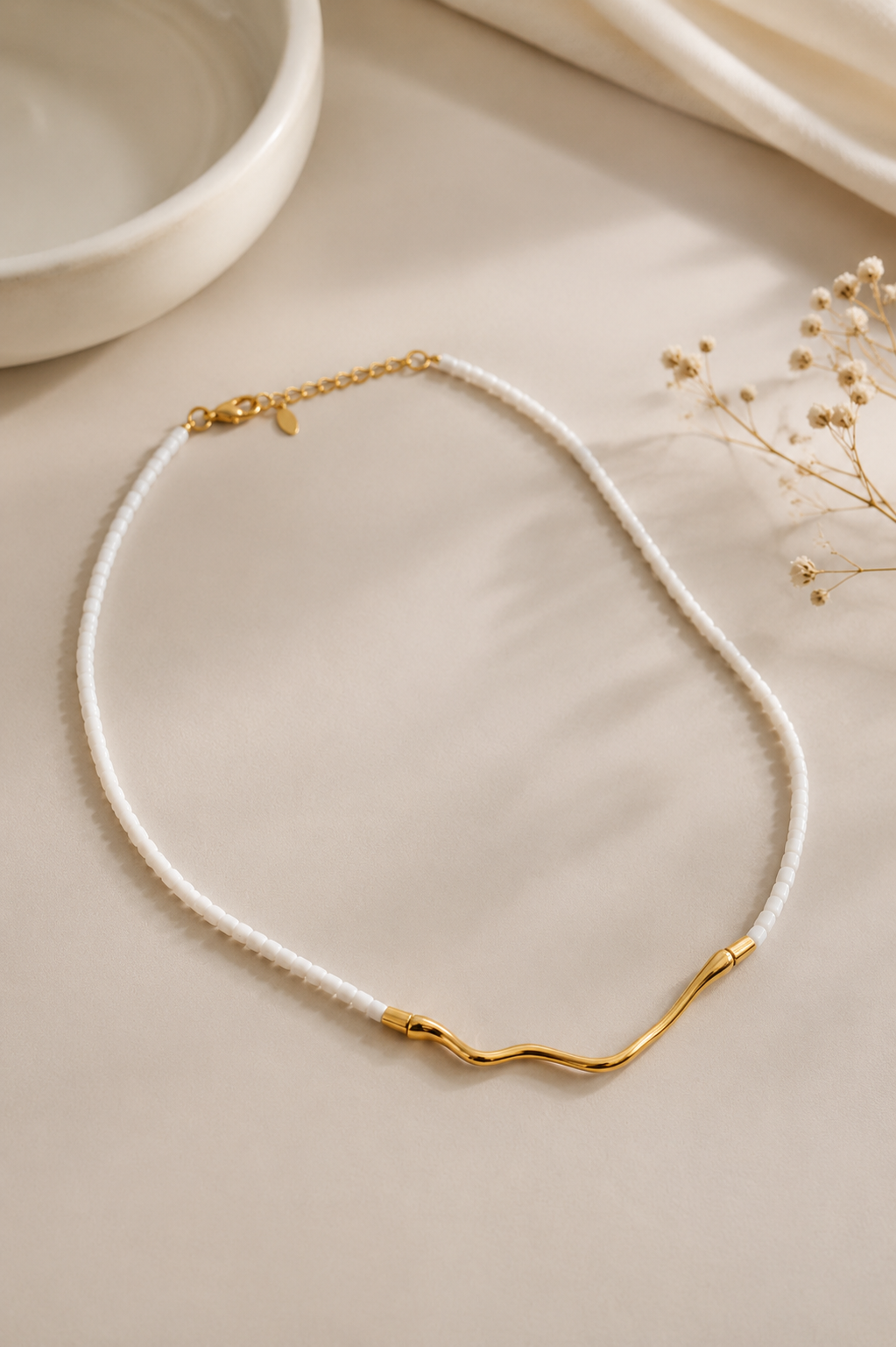 Colar Orgânico Madre Pérola com Canutilho Ouro 18k