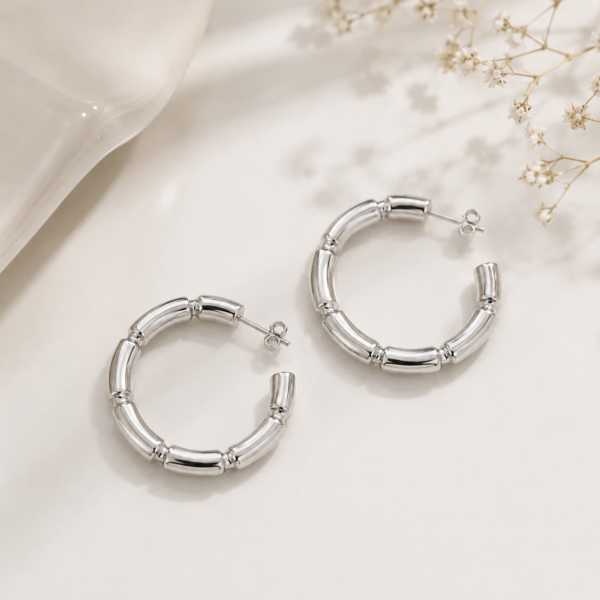 Brinco Argola Trabalhada Ródio Branco