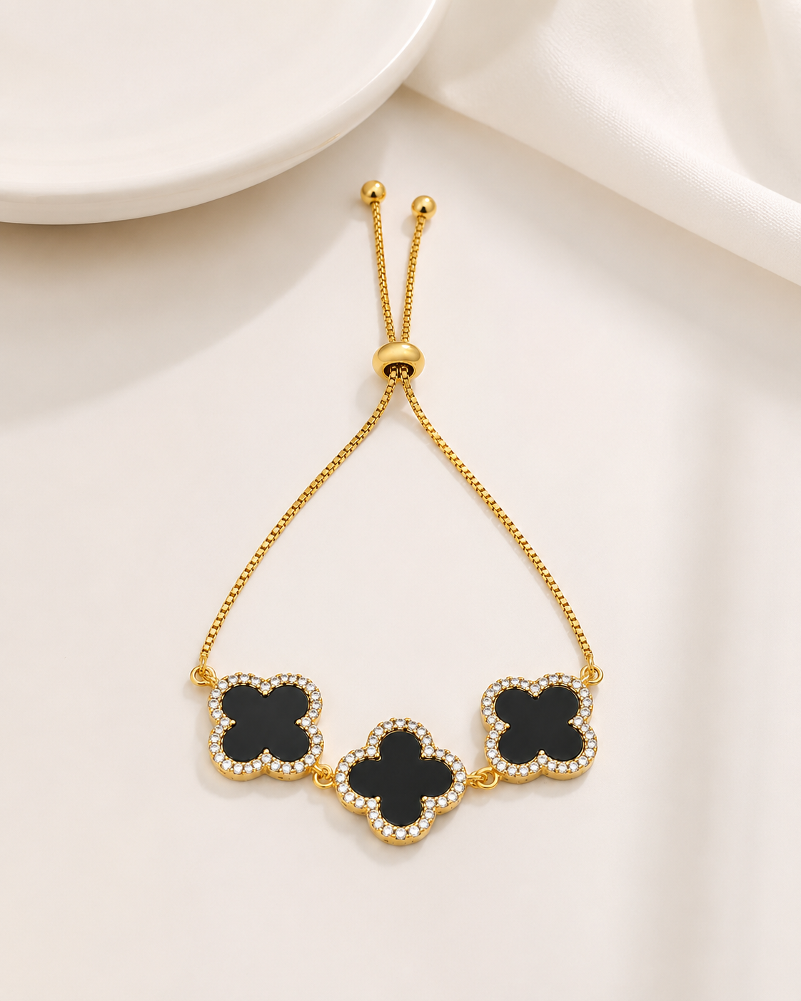 Pulseira Inspiração Trevo Micro Zircônia Preto com Regulagem Ouro 18k