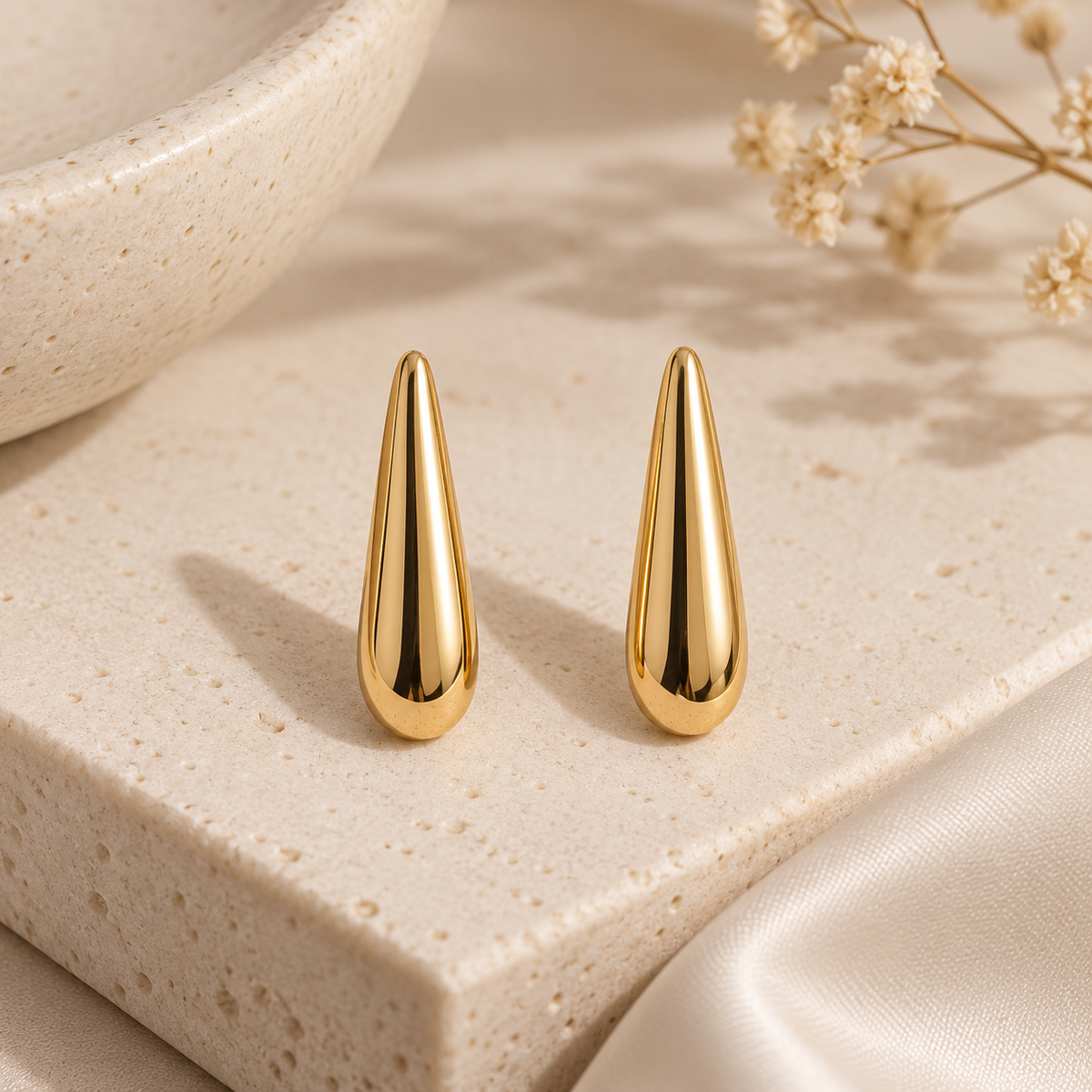 Brinco Gota Alongada Lisa Ouro 18k