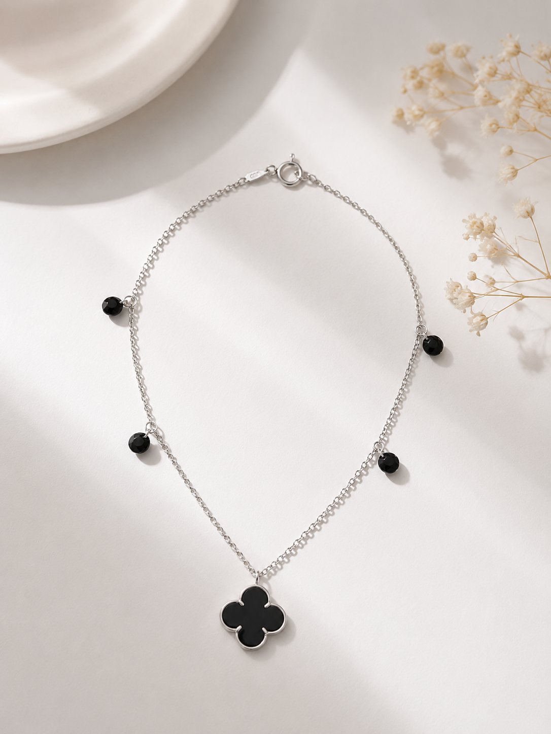Pulseira Van Cleef Preto com Pedra Pendurada Prata 925