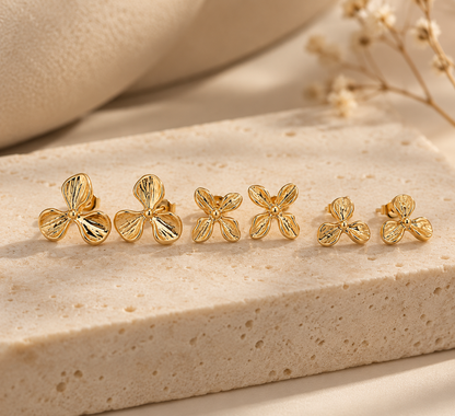 Brinco Trio Orquídea Lisa Ouro 18k