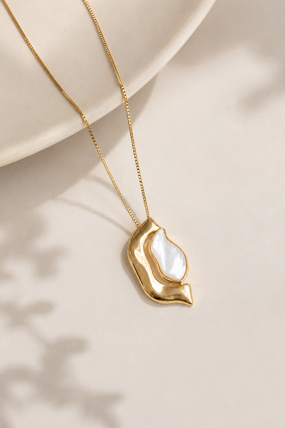 Colar Orgânico Madre Pérola Vertical Ouro 18k