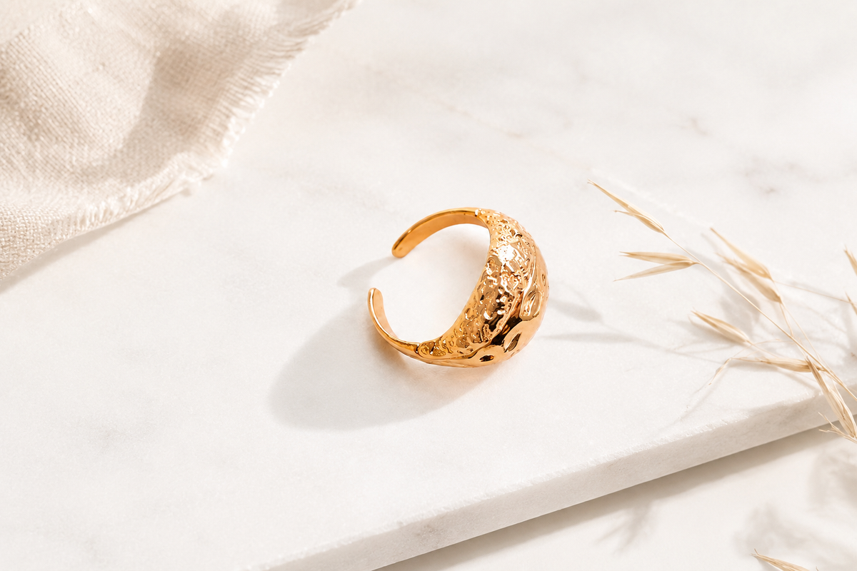 Anel Nuances Croissant Liso Regulável Ouro 18k