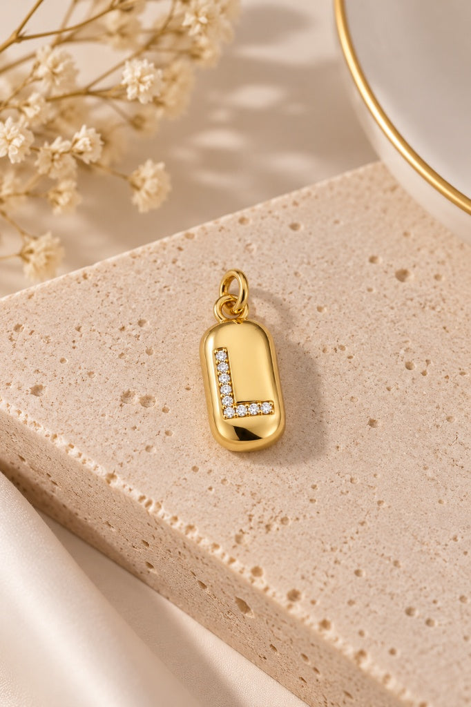 Scarlat SKU 15167 foto 2 | Pingente Letras Chapinha Quadradinha Cravejada Ouro 18k