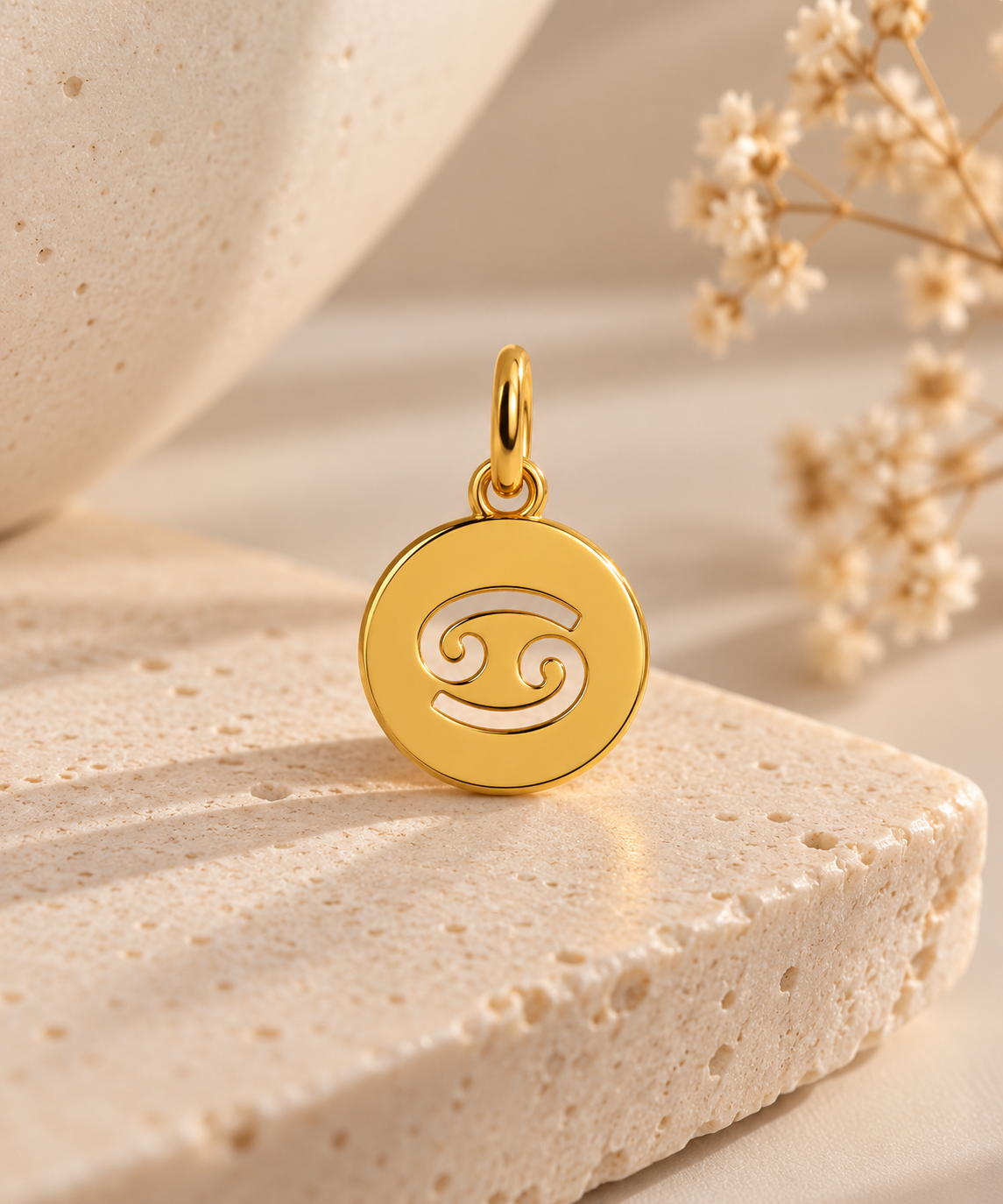 Scarlat SKU 15147 foto 2 | Pingente Signos Chapinha Lisa Ouro 18k