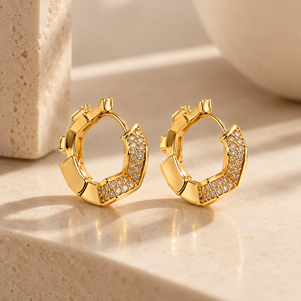 Brinco Celéstia Cravejado Médio Ouro 18k