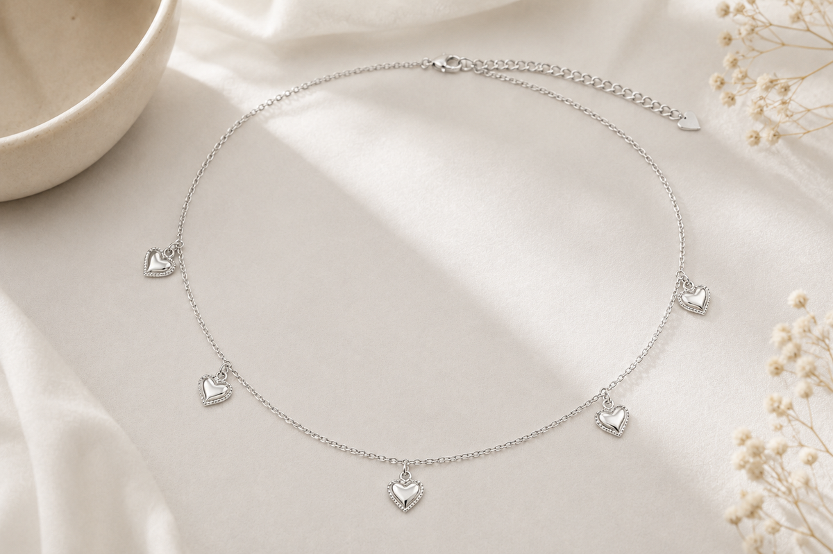 Choker Cartier Coração Chapinha Trabalhado Ródio Branco
