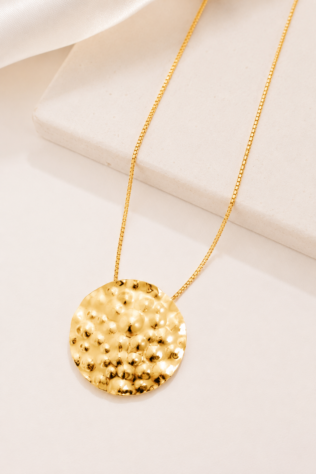 Colar Medalha Martelada Ouro 18k