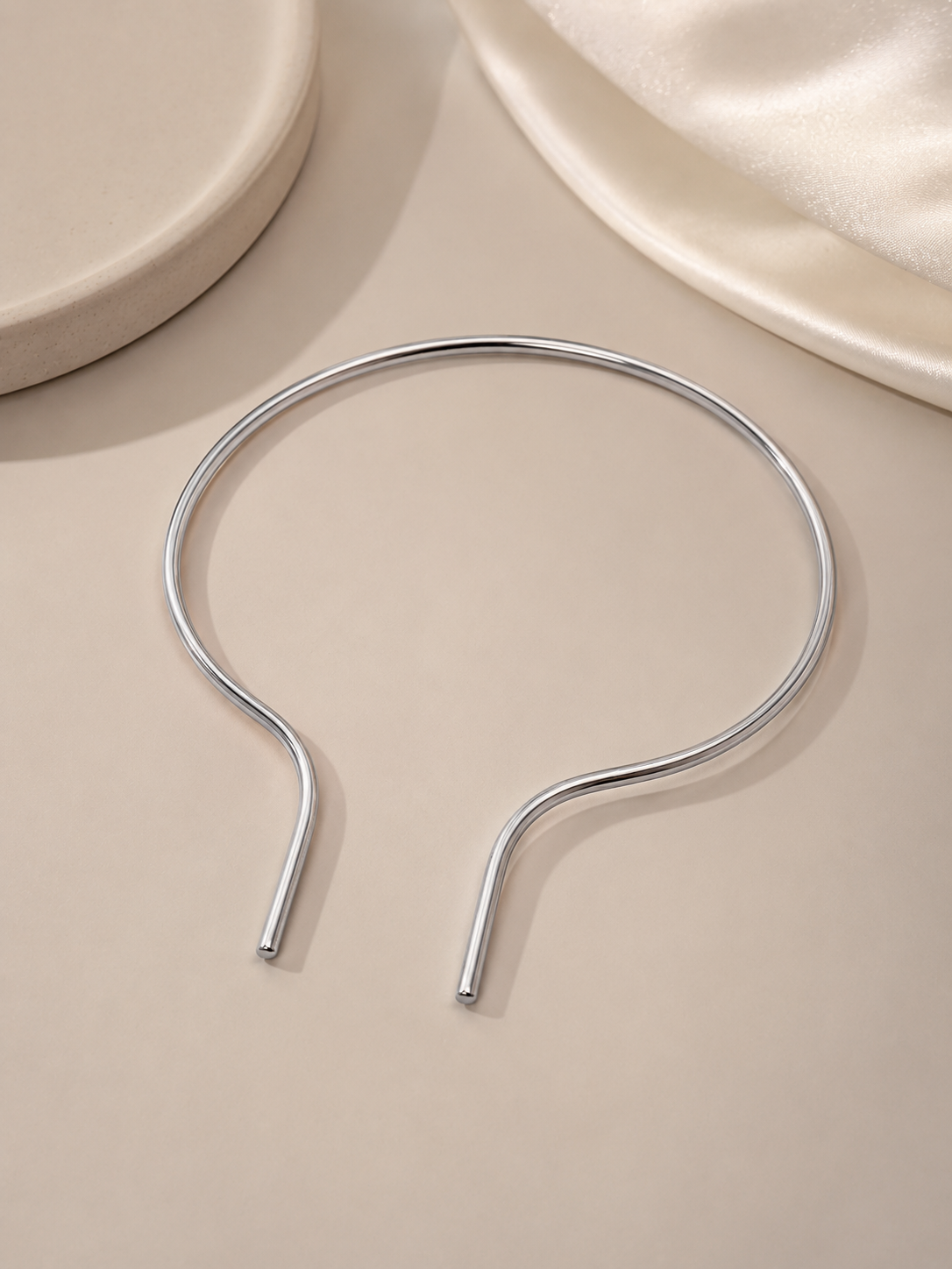 Choker Aro Traços Ródio Branco