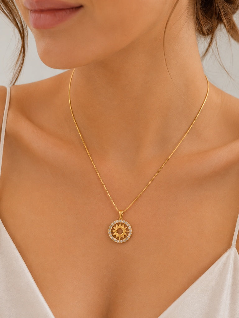 Colar Sol com Círculo Cravejado Ouro 18k