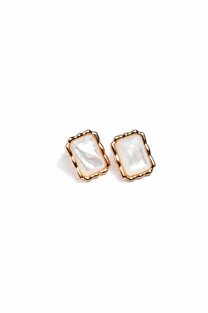 Brinco Rubra Coríndon Branco Leitoso Ouro 18k