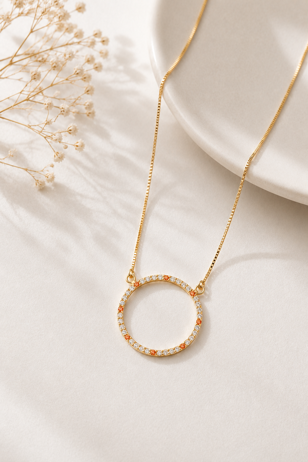 Colar Veneziana com Pingente Círculo Vazado Orgânico Cravejado Ouro 18k