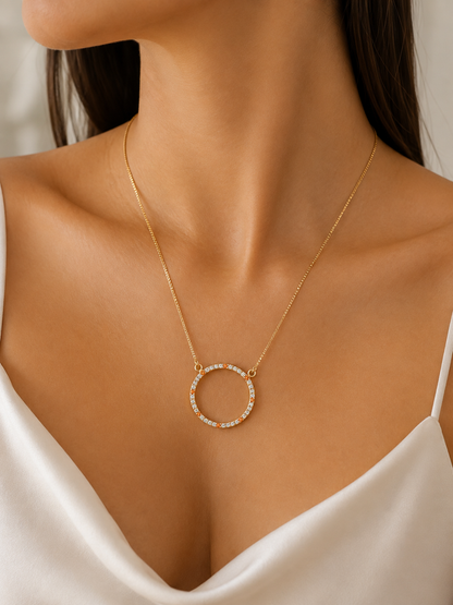 Colar Veneziana com Pingente Círculo Vazado Orgânico Cravejado Ouro 18k