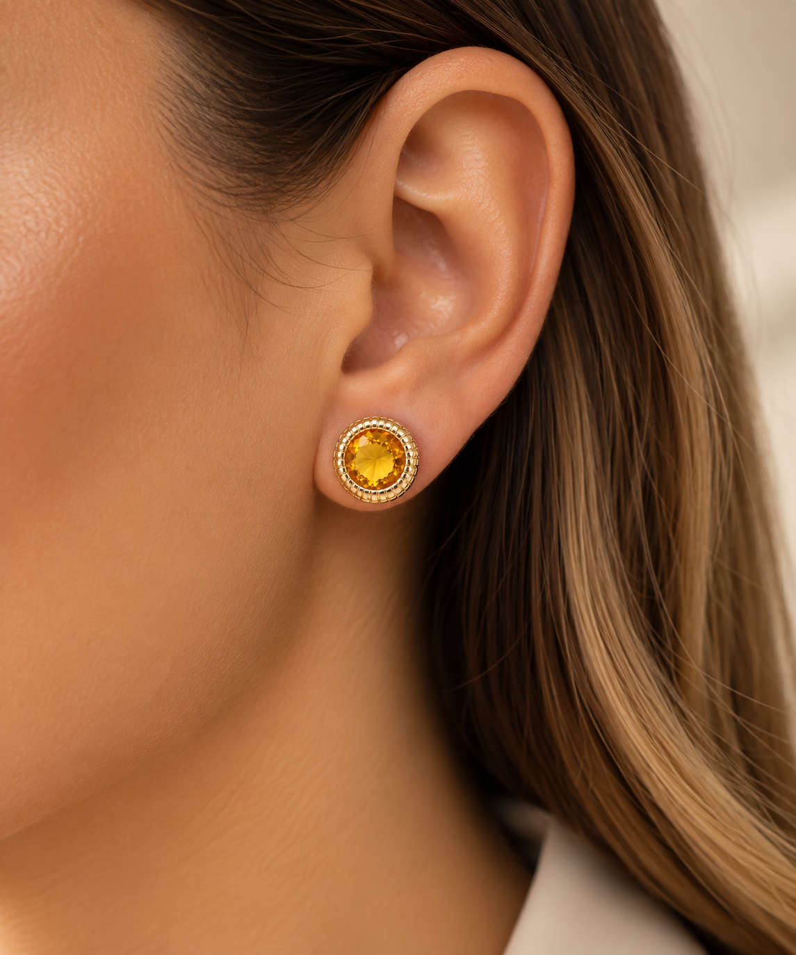 Scarlat SKU 15280 foto 3 | Brinco Essence Redondo Zircônia Ouro 18k