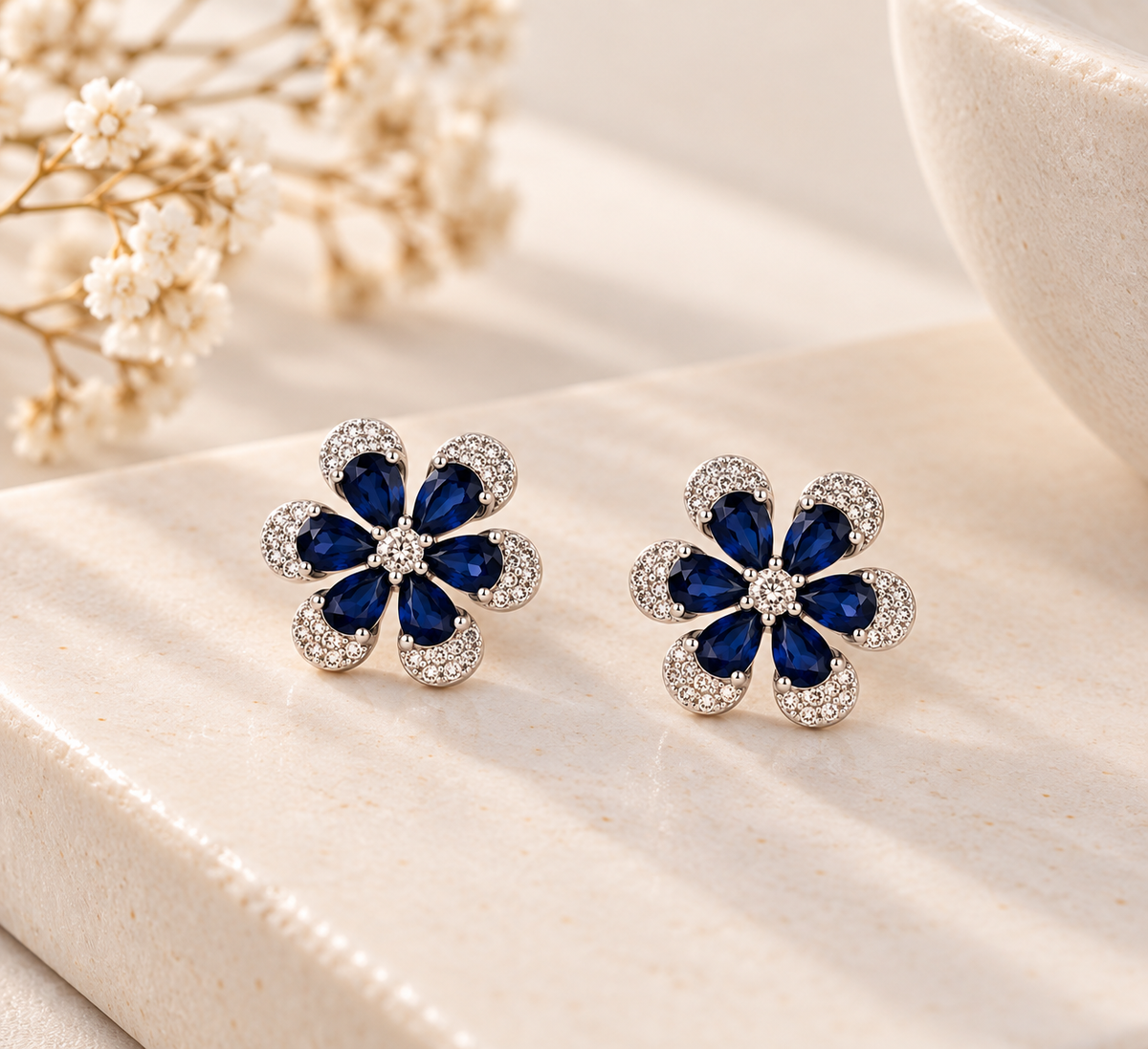 Brinco Flor Azul Safira Cravejada Prata 925