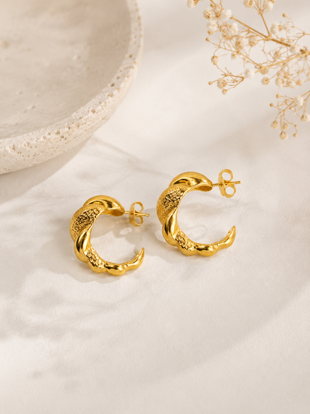 Brinco Argola Croissant Trabalhada Ouro 18k
