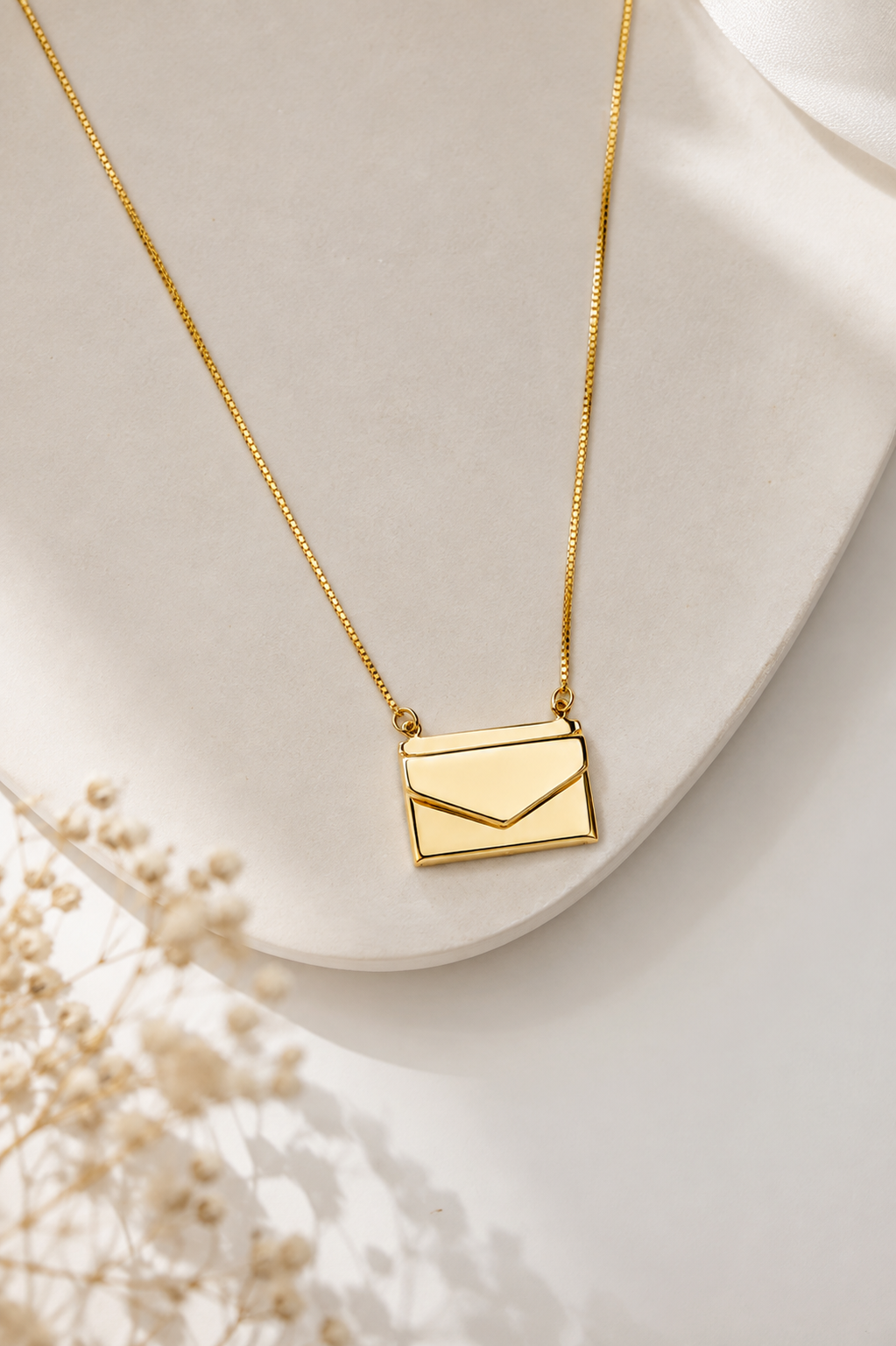 Colar Relicário Carta Ouro 18k