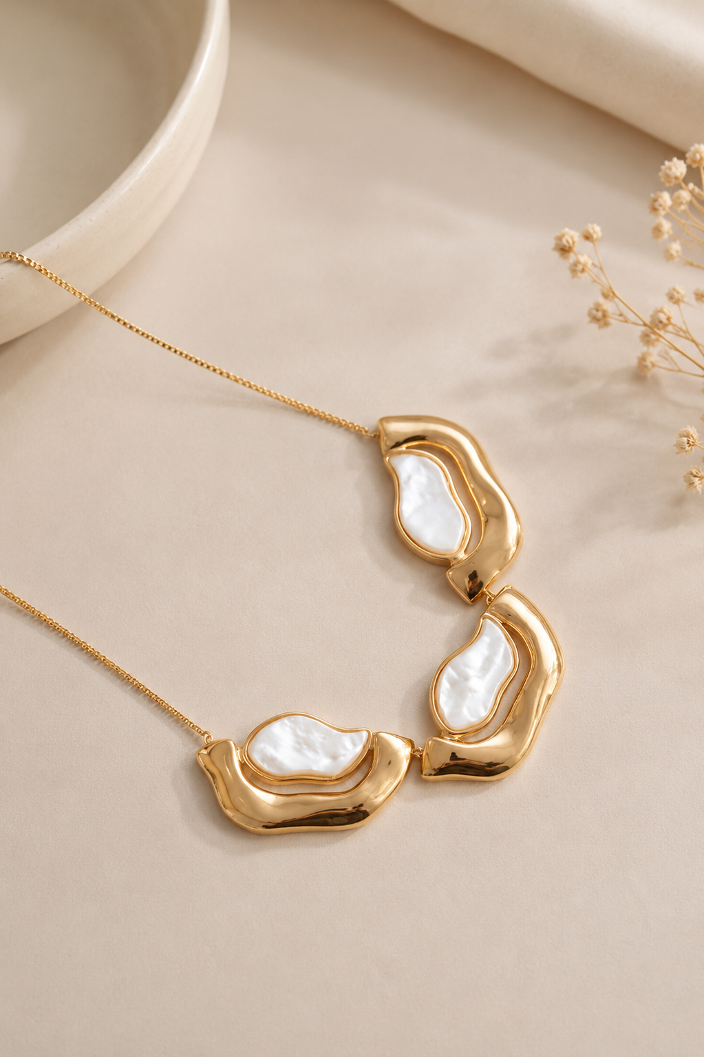 Colar Orgânico Triplo Madre Pérola Ouro 18k
