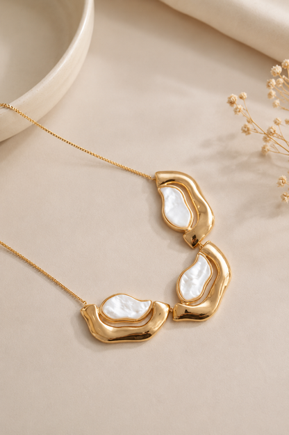 Colar Orgânico Triplo Madre Pérola Ouro 18k